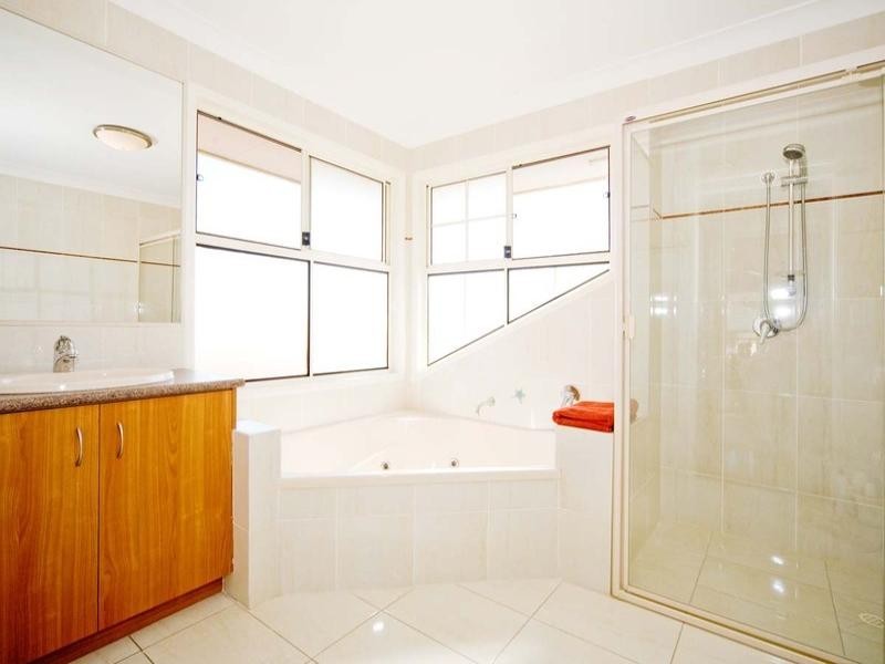 7 Picardie Close, Mansfield QLD 4122