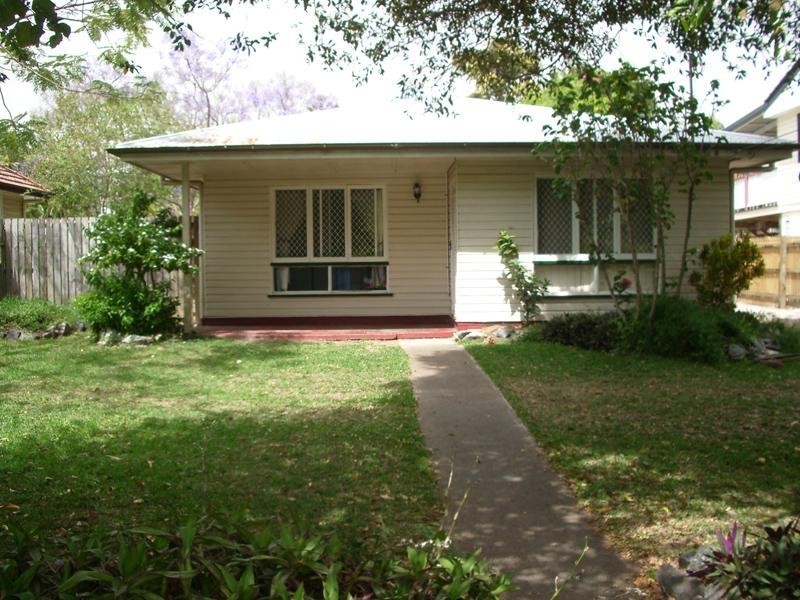 17 Pattison Avenue, Norman Park QLD 4170