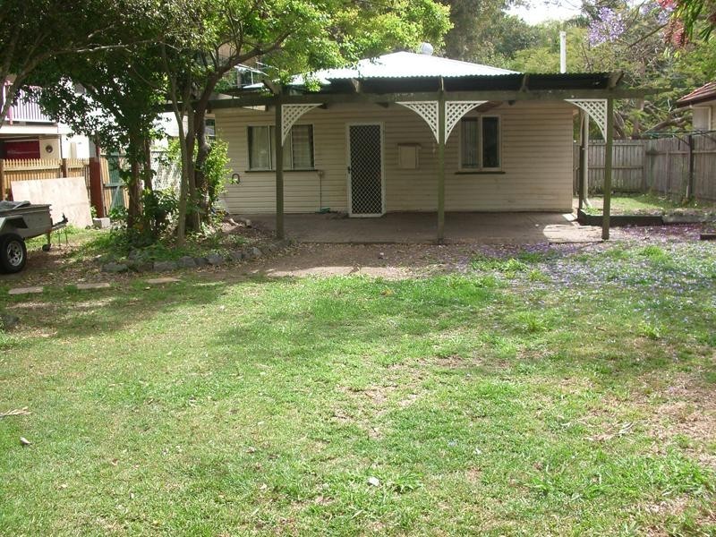 17 Pattison Avenue, Norman Park QLD 4170