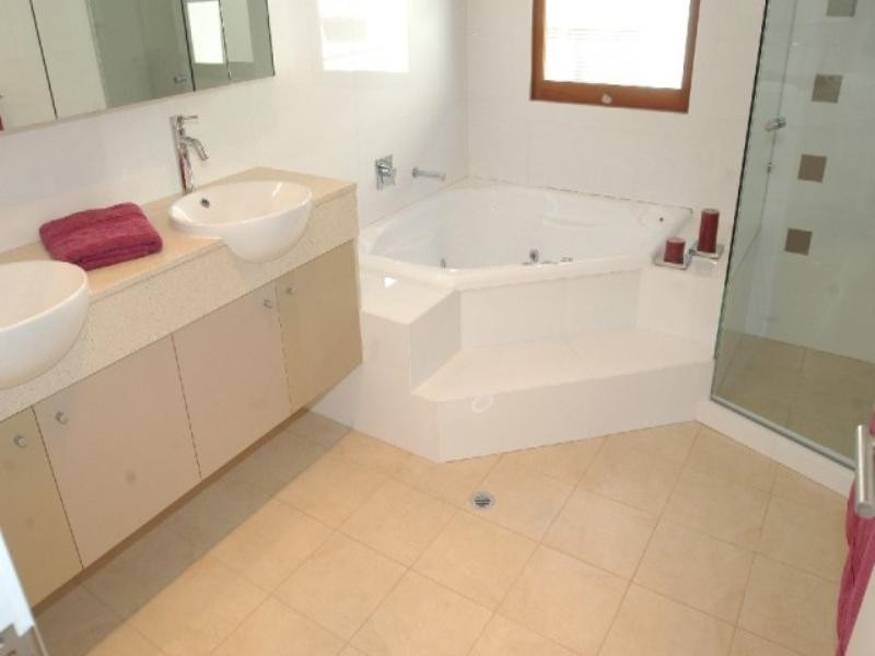 10 Thorpe Street, Balmoral QLD 4171