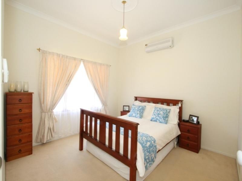 103 Norman Avenue, Norman Park QLD 4170