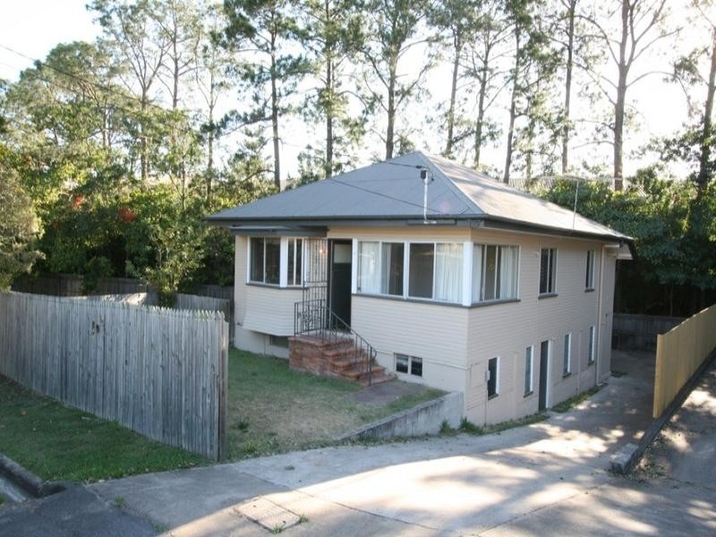 15 Daphne Street, Camp Hill QLD 4152