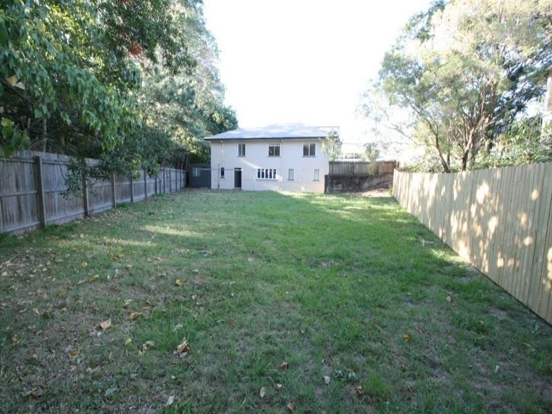 15 Daphne Street, Camp Hill QLD 4152