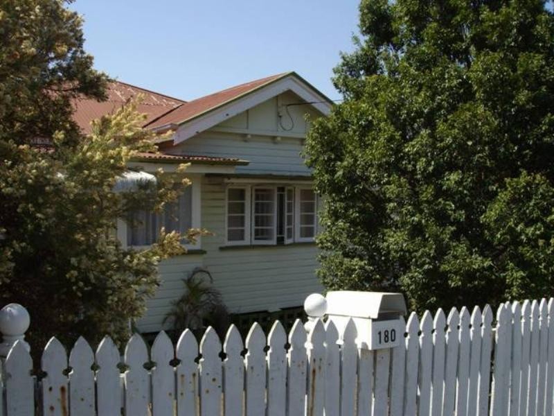 180 McIlwraith Avenue, Norman Park QLD 4170