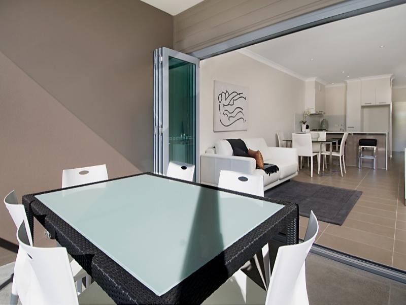 2/18 Barton Road, Hawthorne QLD 4171