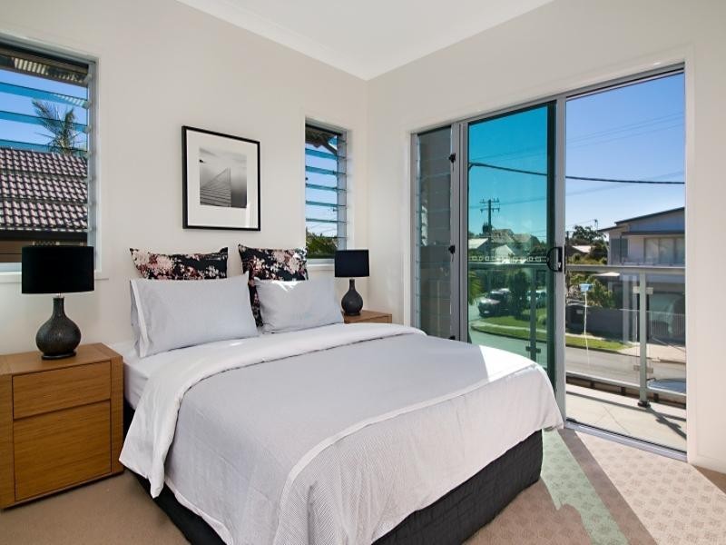 2/18 Barton Road, Hawthorne QLD 4171