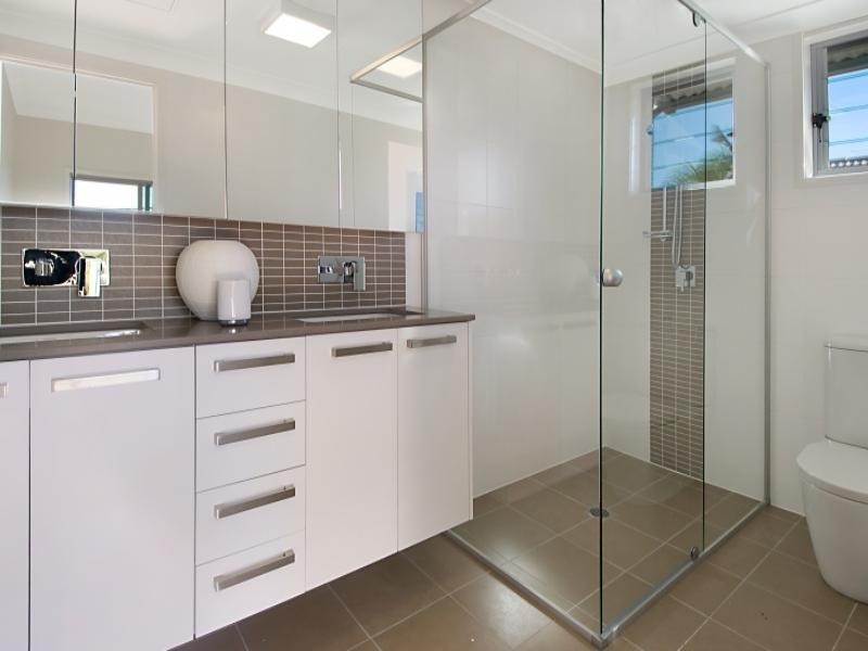 2/18 Barton Road, Hawthorne QLD 4171