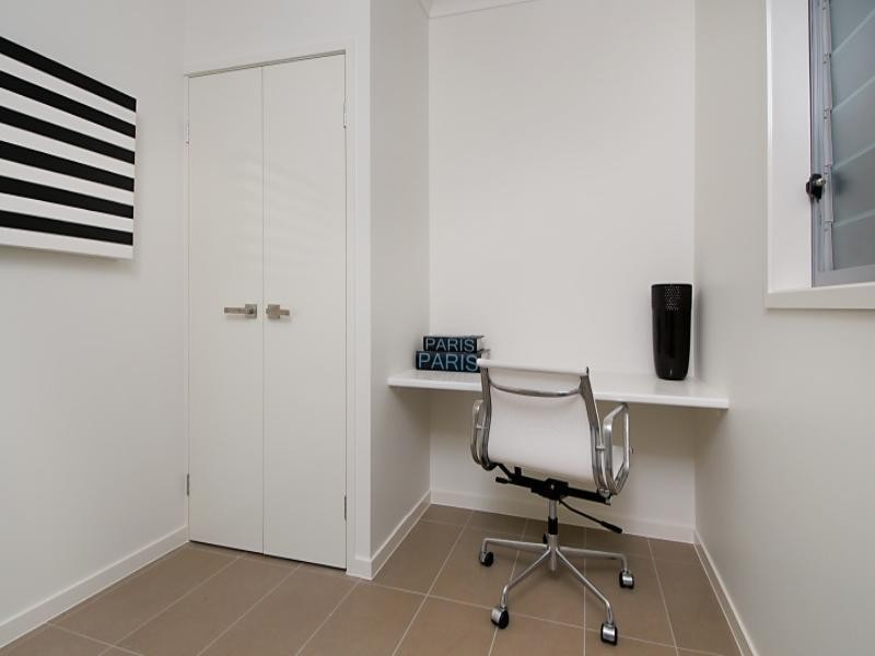 2/18 Barton Road, Hawthorne QLD 4171