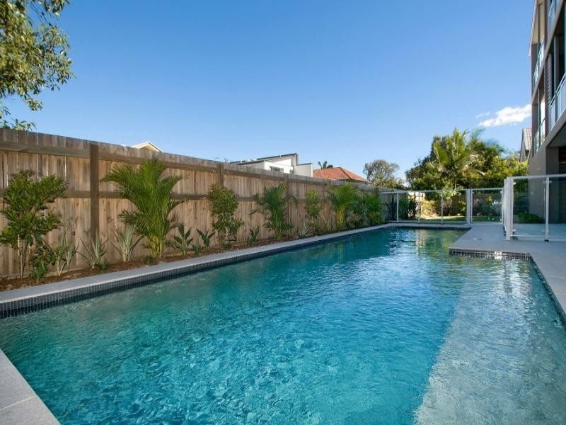 2/18 Barton Road, Hawthorne QLD 4171
