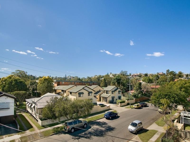 2/18 Barton Road, Hawthorne QLD 4171