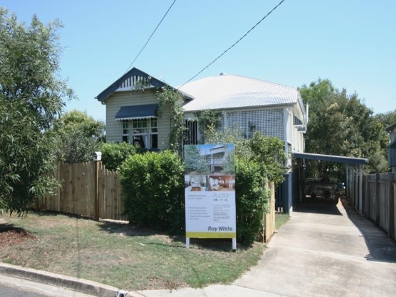 69 Longfellow Street, Norman Park QLD 4170