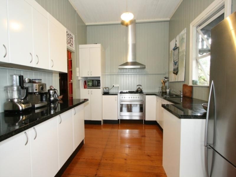 69 Longfellow Street, Norman Park QLD 4170