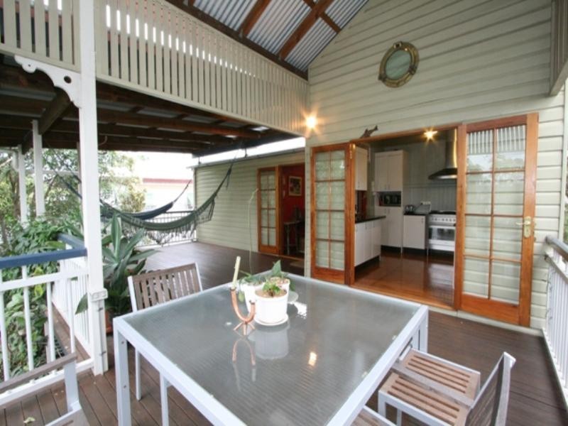 69 Longfellow Street, Norman Park QLD 4170