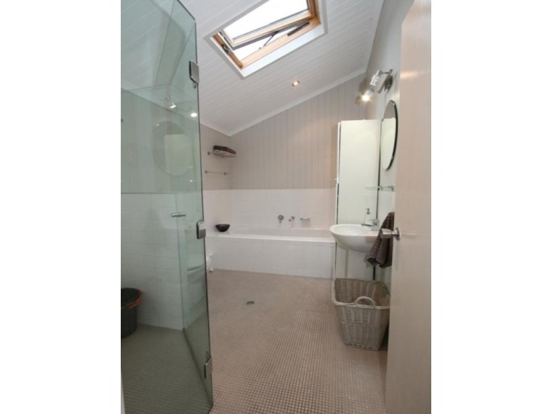 69 Longfellow Street, Norman Park QLD 4170