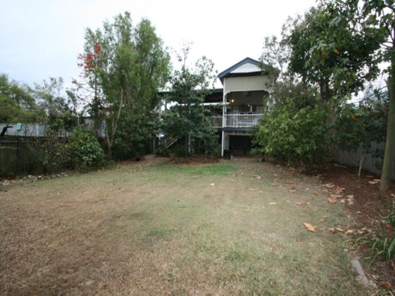 69 Longfellow Street, Norman Park QLD 4170