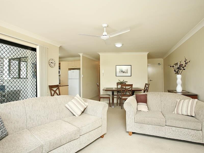 2/15 Dickson Street, Morningside QLD 4170