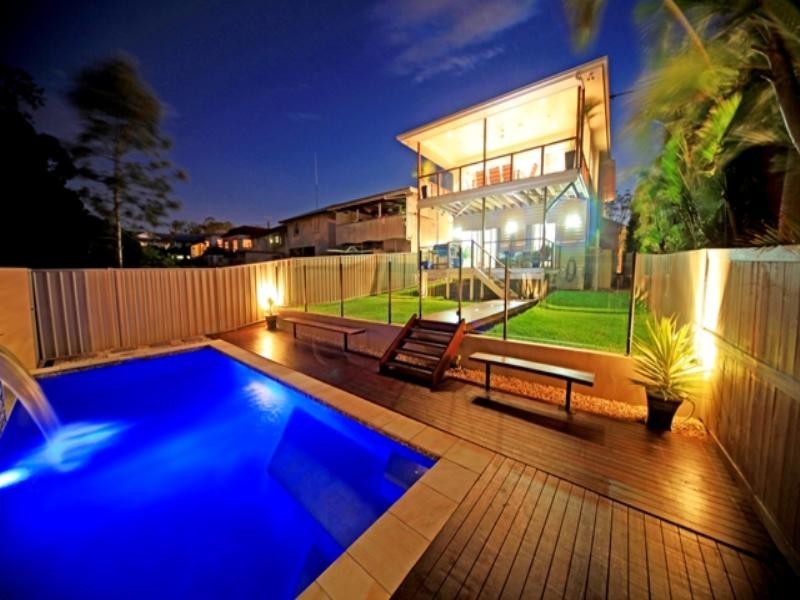 42 McIlwraith Avenue, Norman Park QLD 4170