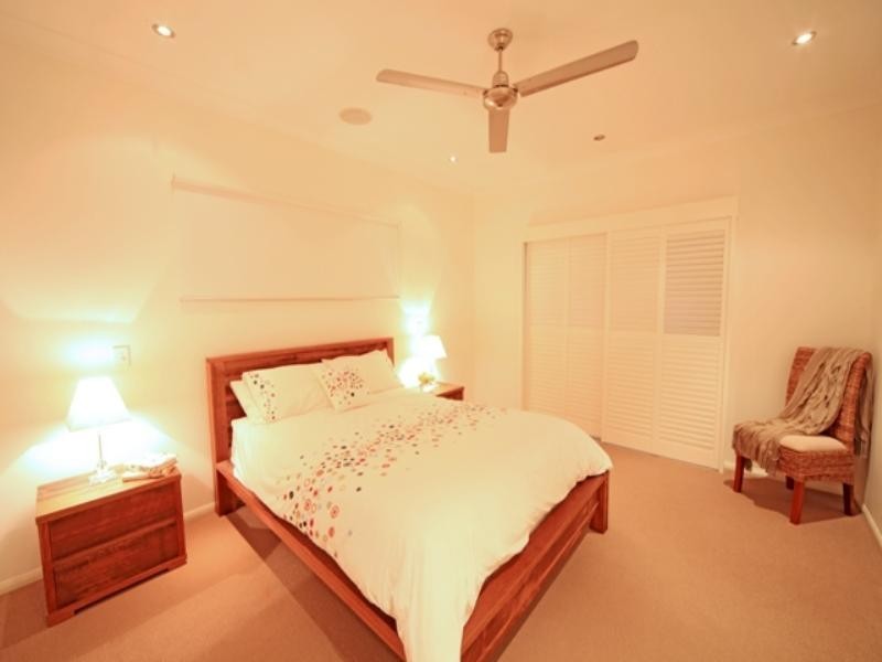 42 McIlwraith Avenue, Norman Park QLD 4170