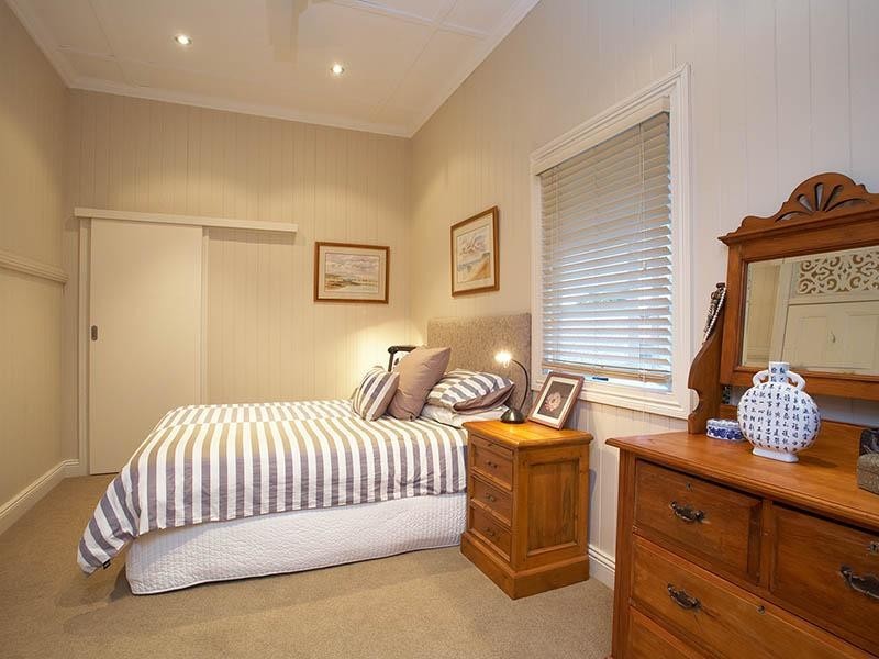 204 Norman Avenue, Norman Park QLD 4170