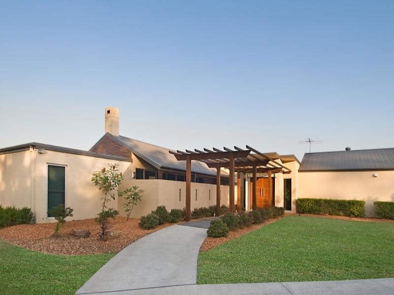 8 Lauren Place, Chandler QLD 4155