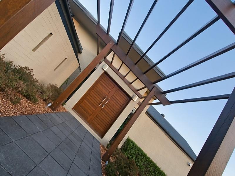 8 Lauren Place, Chandler QLD 4155
