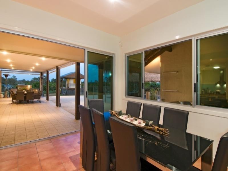 8 Lauren Place, Chandler QLD 4155