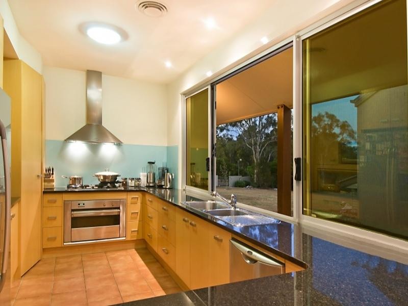 8 Lauren Place, Chandler QLD 4155