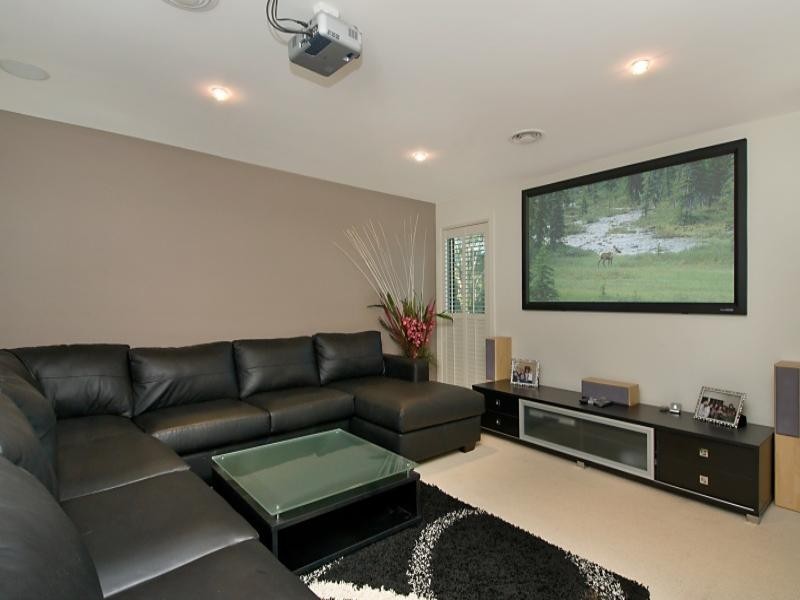 8 Lauren Place, Chandler QLD 4155