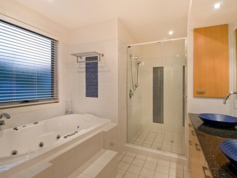 8 Lauren Place, Chandler QLD 4155