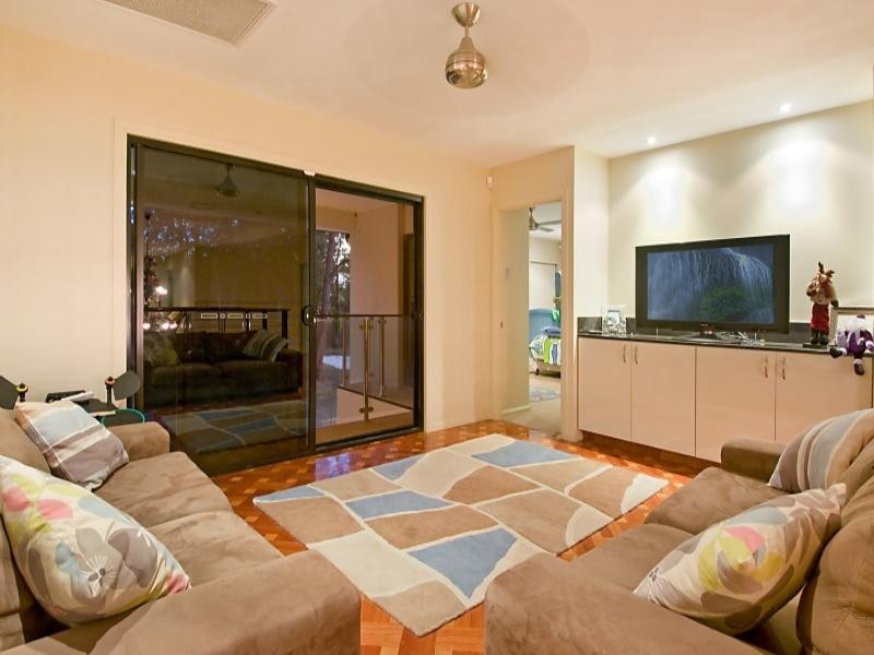 69 Charleton Street, Chandler QLD 4155