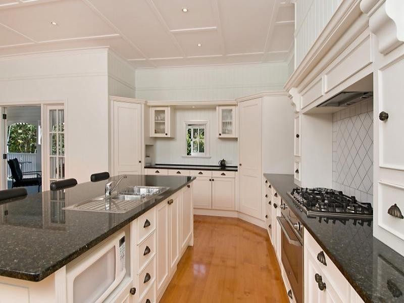 24 Blackheath Avenue, Hawthorne QLD 4171