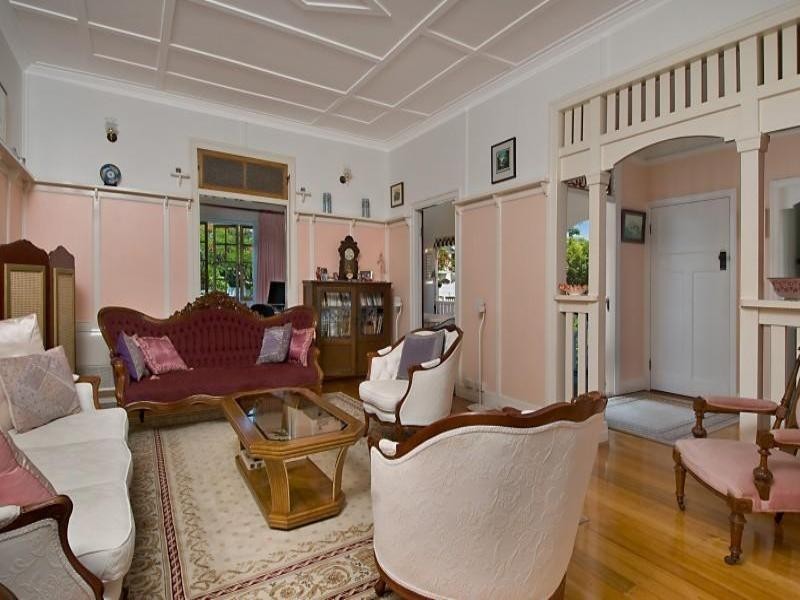 24 Blackheath Avenue, Hawthorne QLD 4171