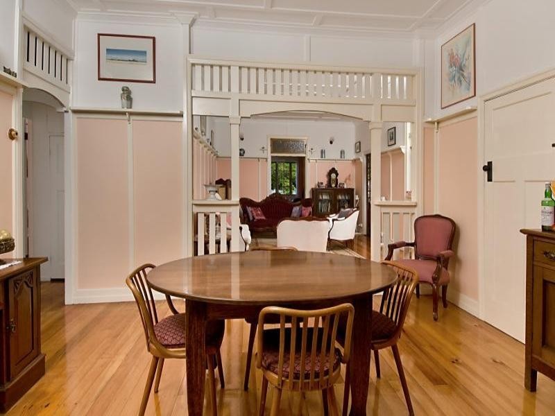 24 Blackheath Avenue, Hawthorne QLD 4171