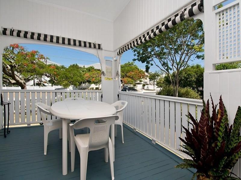 24 Blackheath Avenue, Hawthorne QLD 4171