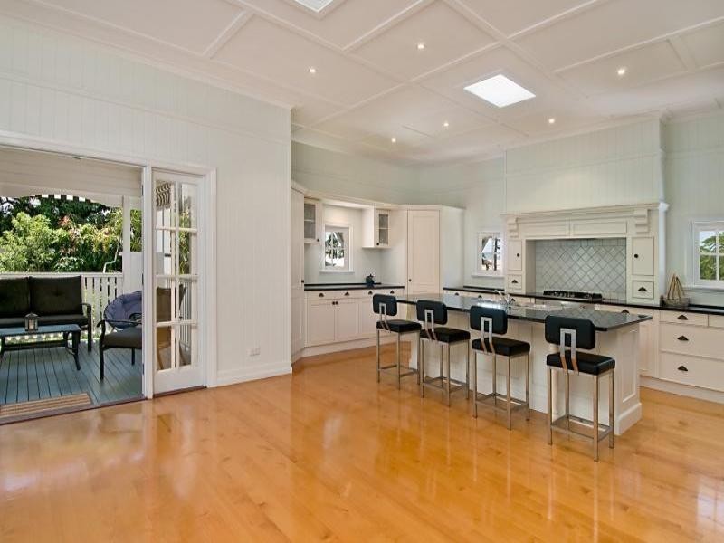 24 Blackheath Avenue, Hawthorne QLD 4171