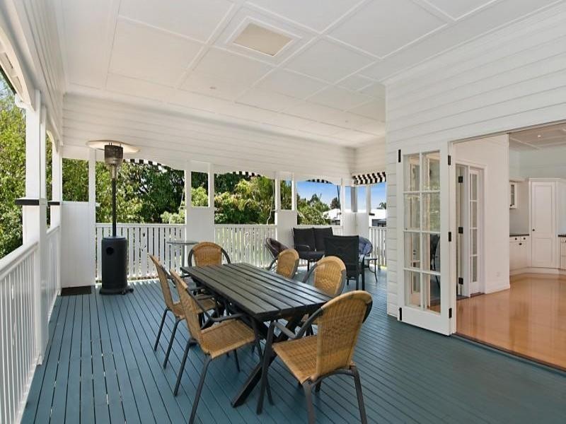 24 Blackheath Avenue, Hawthorne QLD 4171