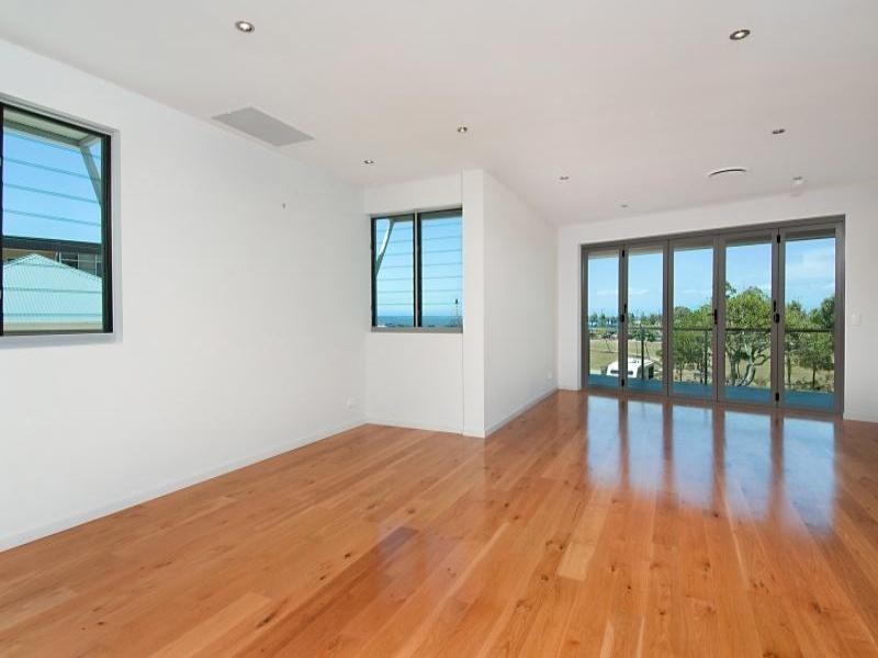 2/435 Esplanade, Manly QLD 4179