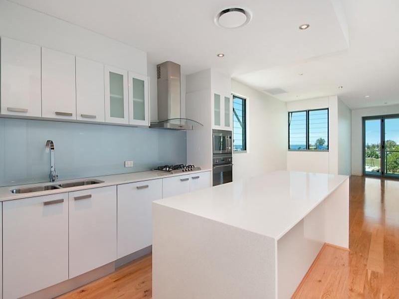 2/435 Esplanade, Manly QLD 4179
