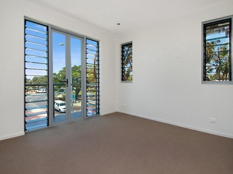 2/435 Esplanade, Manly QLD 4179