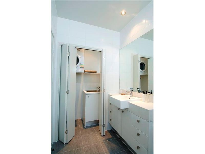 2/435 Esplanade, Manly QLD 4179