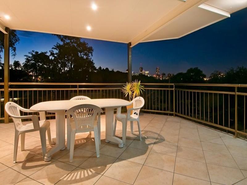 4/15 Eskgrove Street, East Brisbane QLD 4169