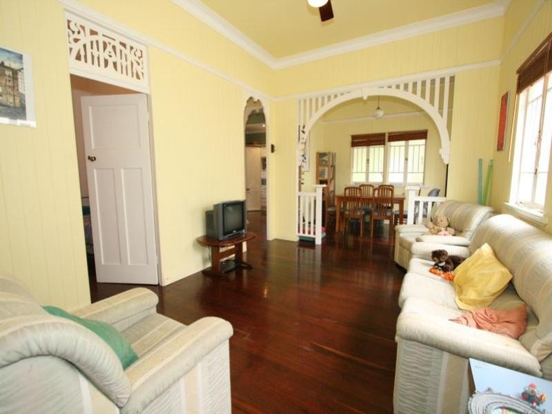 84 Riding Road, Hawthorne QLD 4171