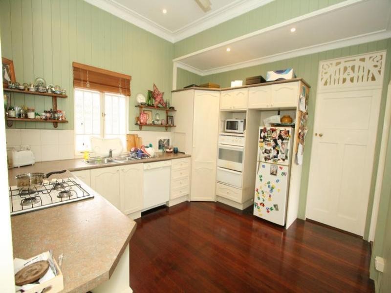 84 Riding Road, Hawthorne QLD 4171