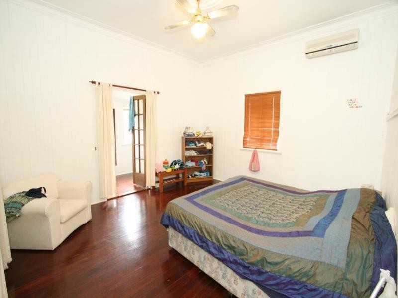 84 Riding Road, Hawthorne QLD 4171