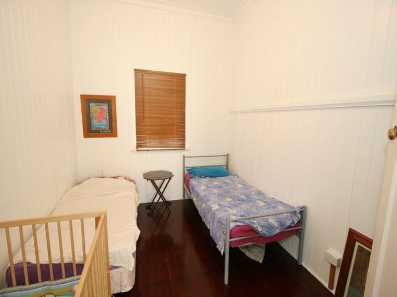 84 Riding Road, Hawthorne QLD 4171
