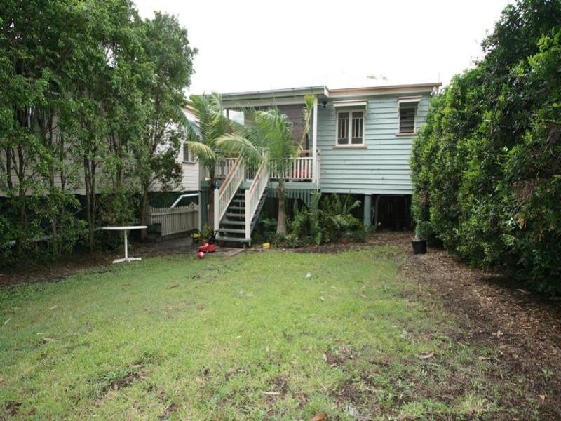 84 Riding Road, Hawthorne QLD 4171
