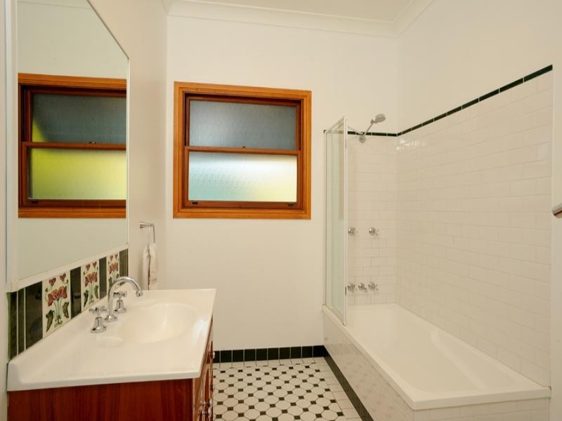 16 Ramsay Lane, Morningside QLD 4170