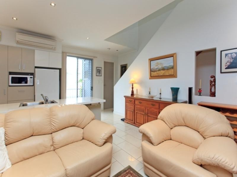 8/23 Burrai Street, Morningside QLD 4170