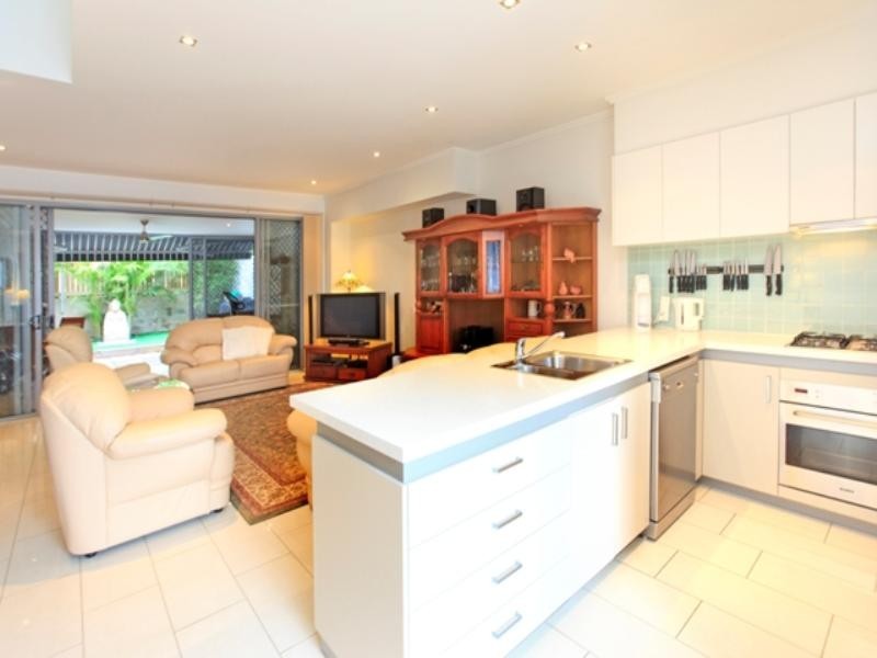 8/23 Burrai Street, Morningside QLD 4170