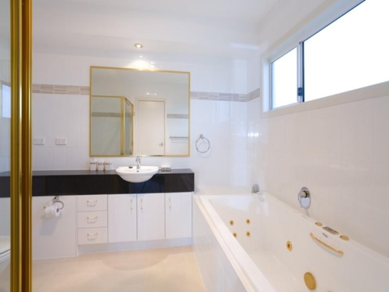 561 Royal Esplanade, Manly QLD 4179